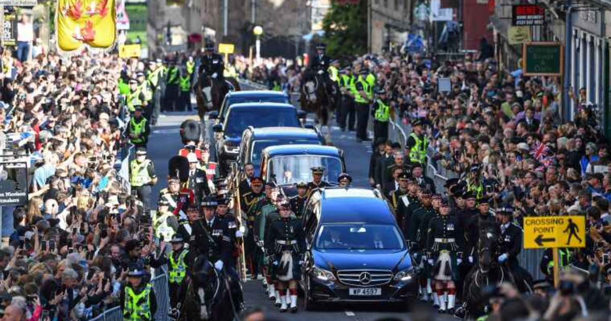 Procession begins in Edinburgh to transfer coffin of Queen Elizabeth II to St Giles Cathedral